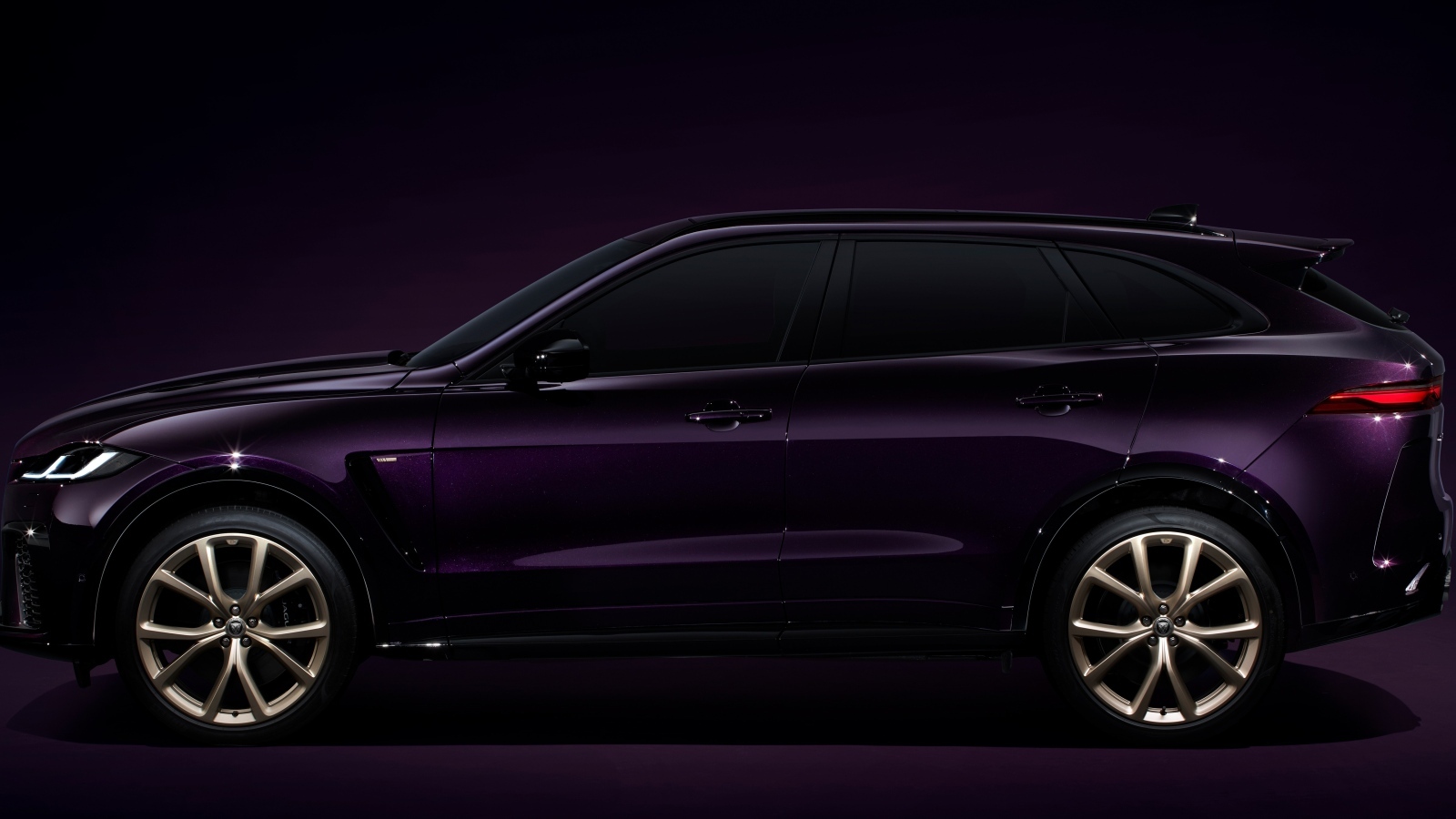 Автомобиль Jaguar F-Pace SVR
