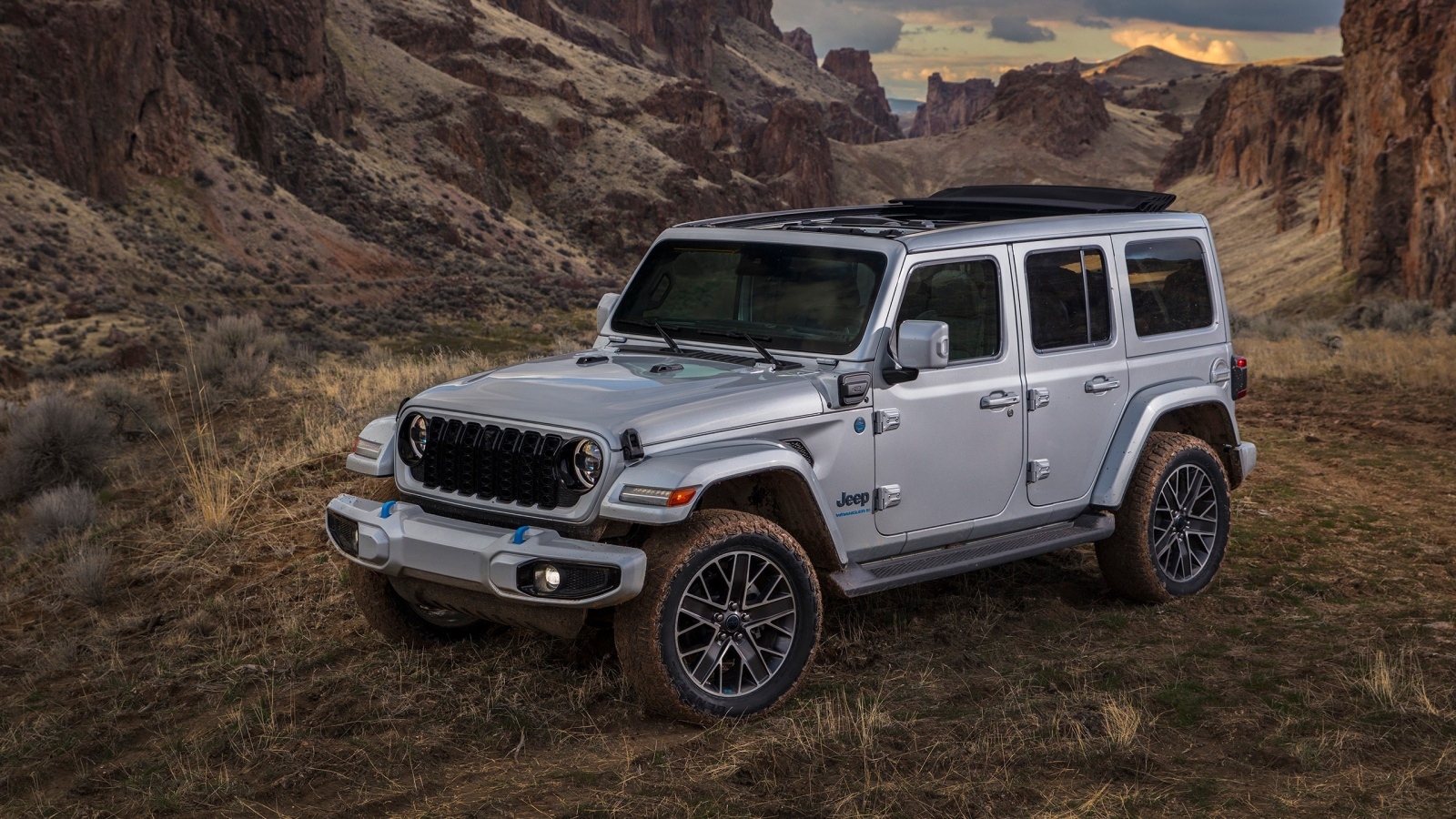 Серебристый  Jeep Wrangler Unlimited High Altitude 4xe 2023 года