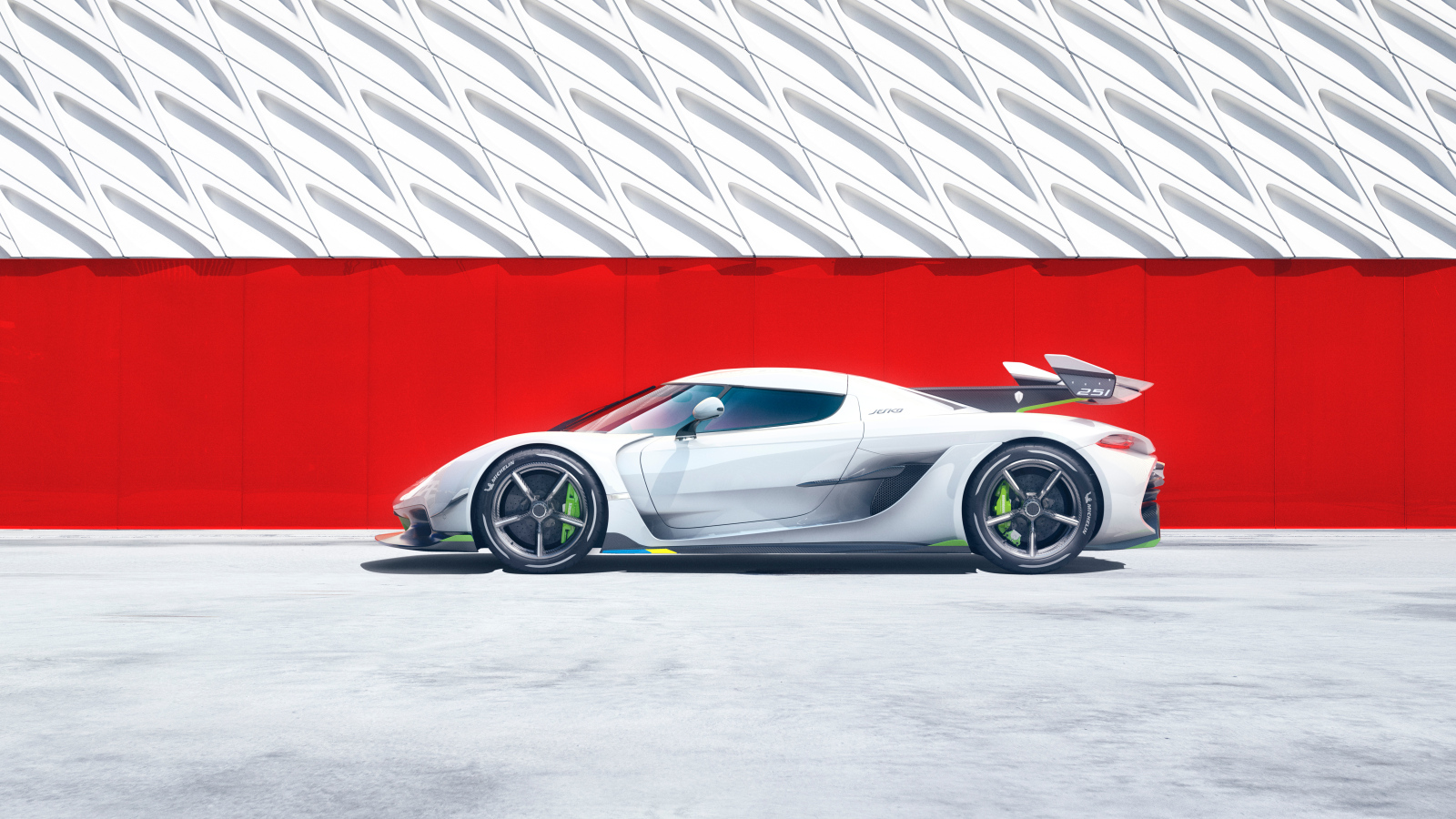 Автомобиль Koenigsegg Jesko вид сбоку