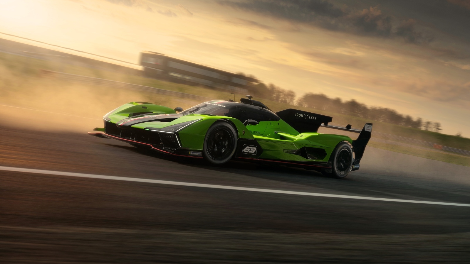 Автомобиль Lamborghini SC63 2023 года на гоночной трассе