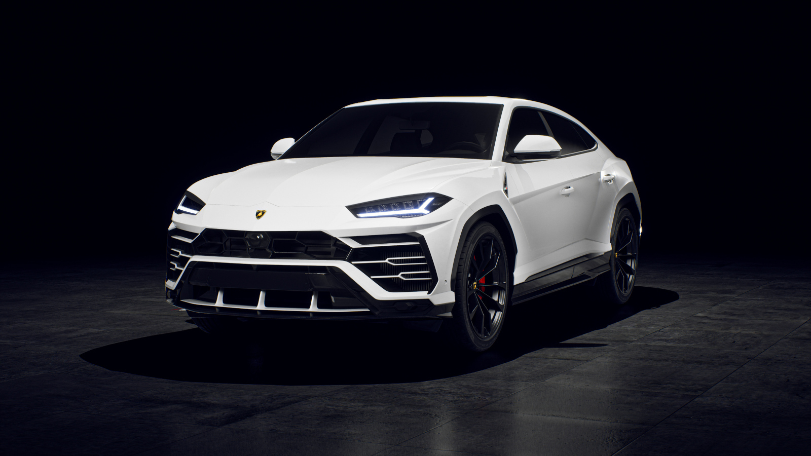 Автомобиль Lamborghini Urus вид спереди