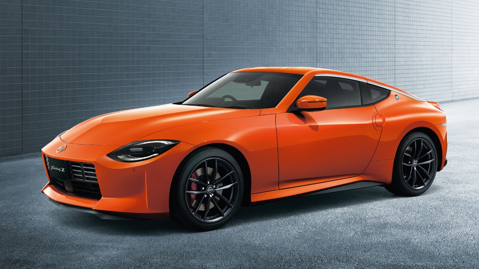 Оранжевый автомобиль Nissan Fairlady Z Version T