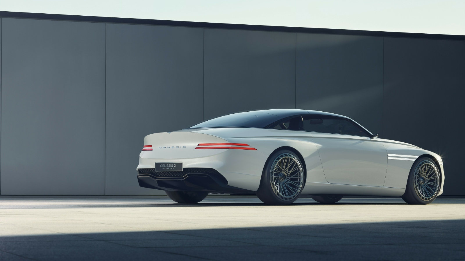 Электрический автомобиль Genesis X  2023 года вид  сзади