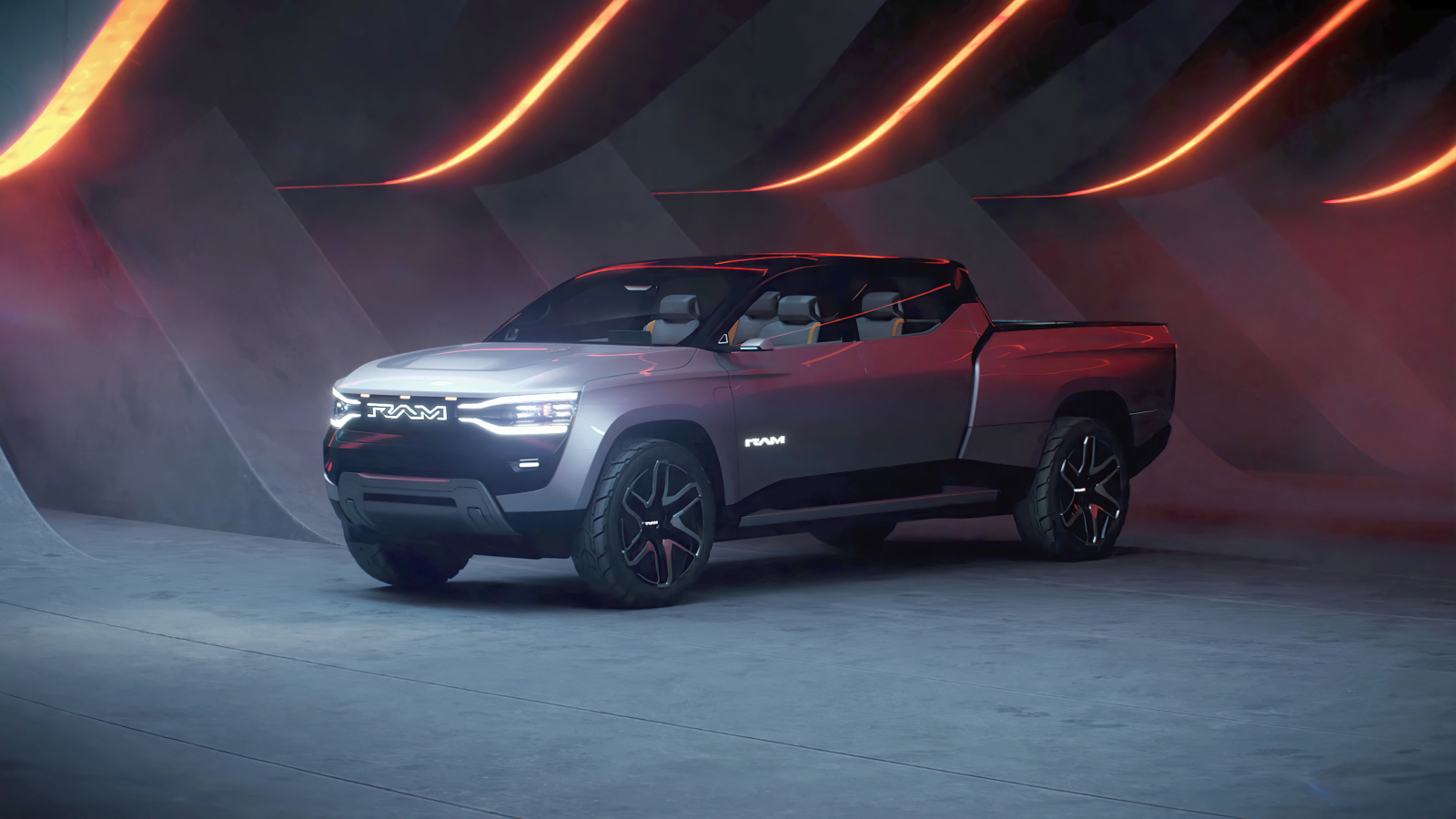 Серебристый пикап Ram 1500 Revolution