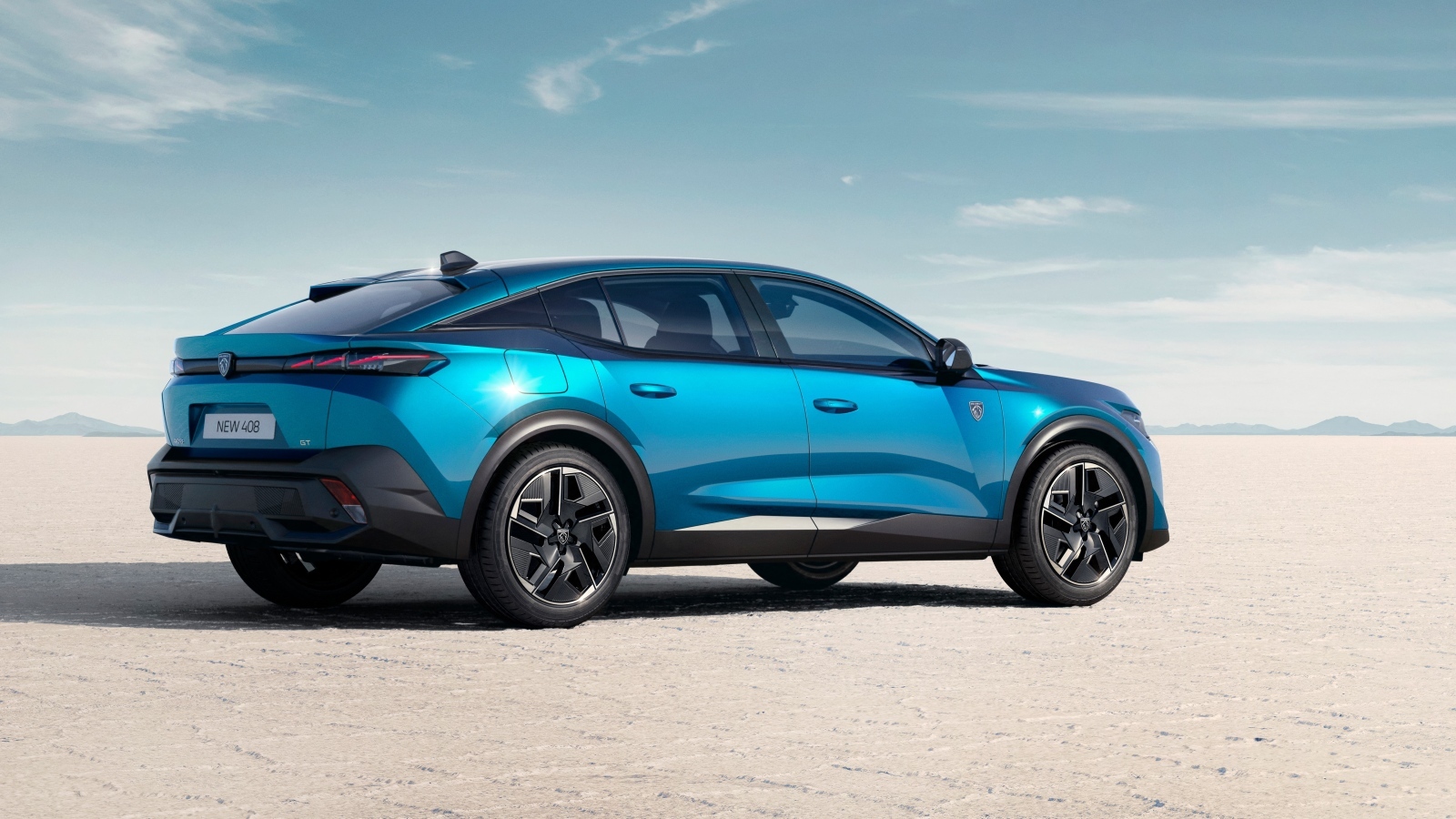 Синий Peugeot 408 GT вид сзади