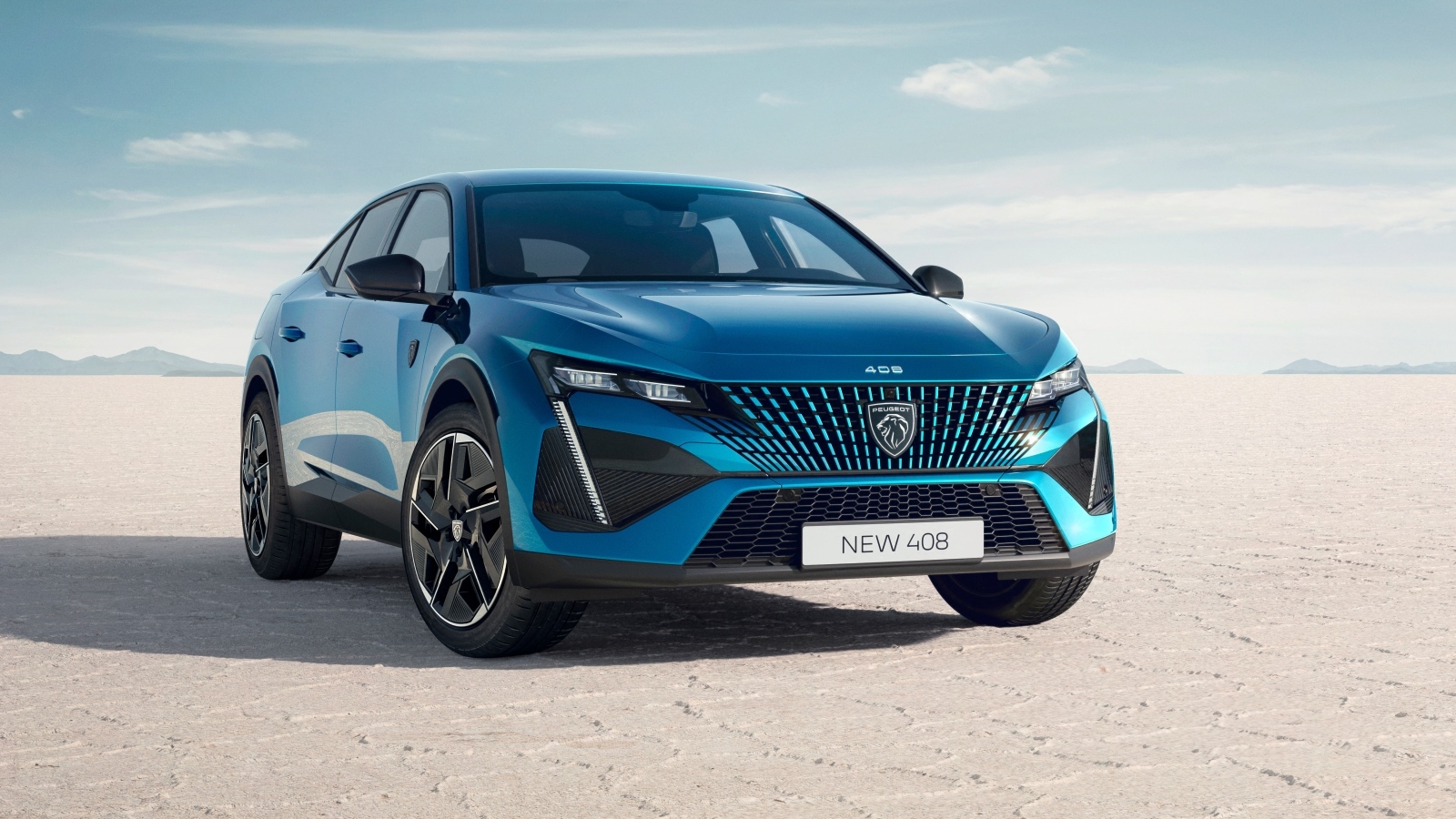 Синий автомобиль Peugeot 408 GT