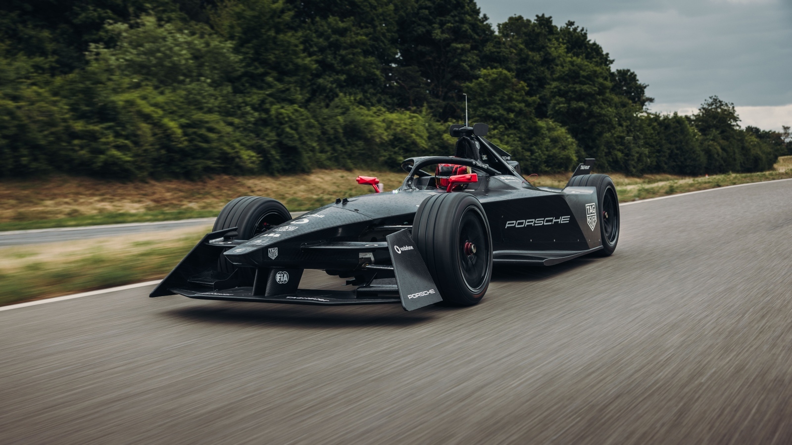 Электрический спортивный автомобиль Porsche 99X