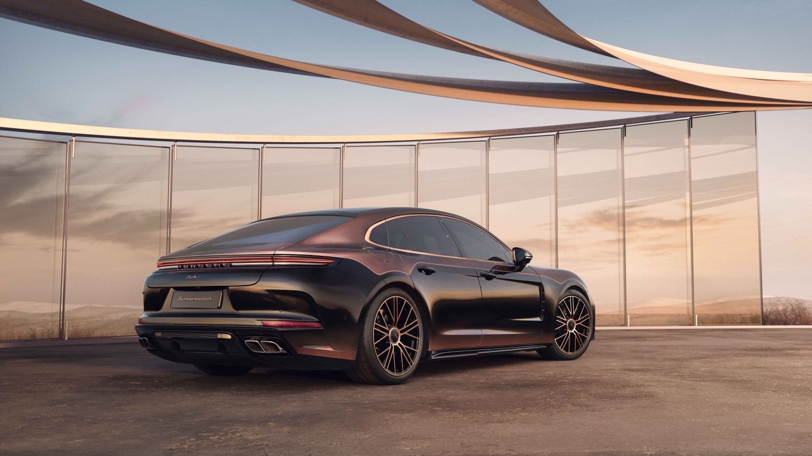 Вид сзади на автомобиль Porsche Panamera Turbo E-Hybrid Sonderwunsch 2024 года