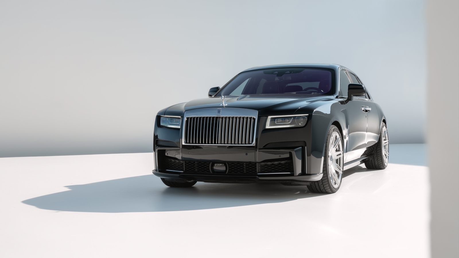 Черный Rolls-Royce Ghost 2021 года