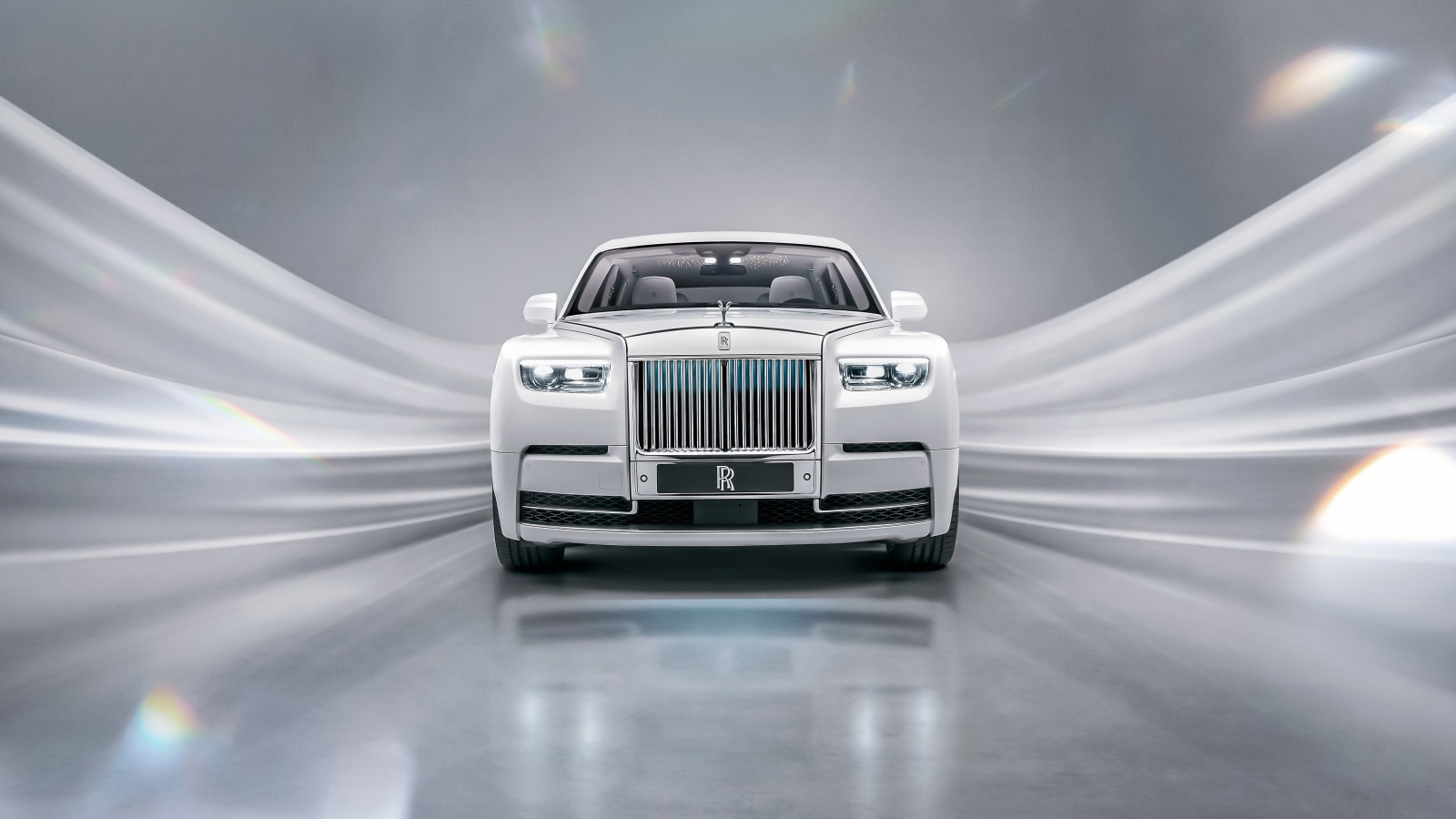 Автомобиль Rolls-Royce Phantom EWB Platino вид спереди
