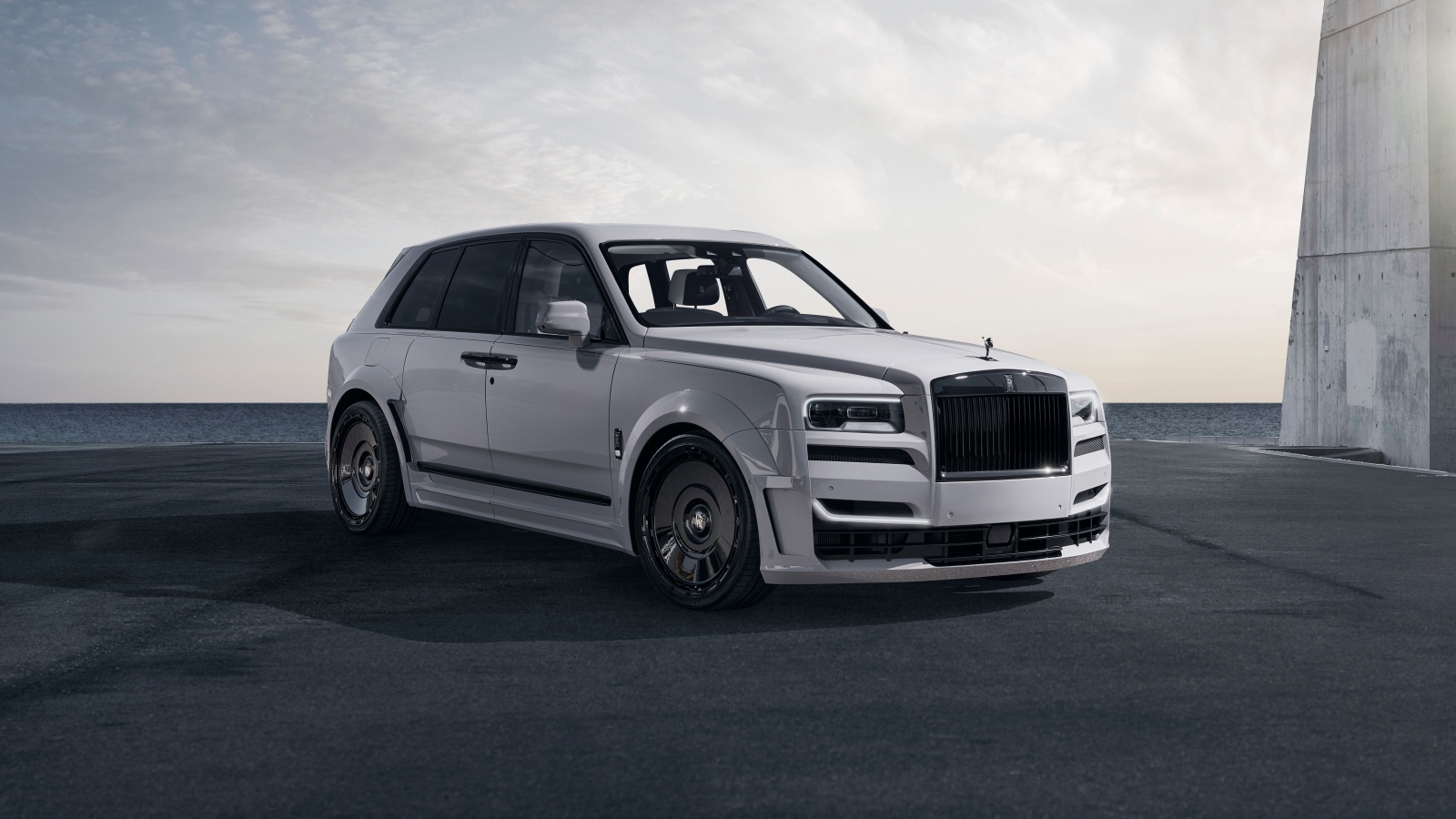 Дорогой автомобиль Rolls-Royce Cullinan Overdose S 2023 года