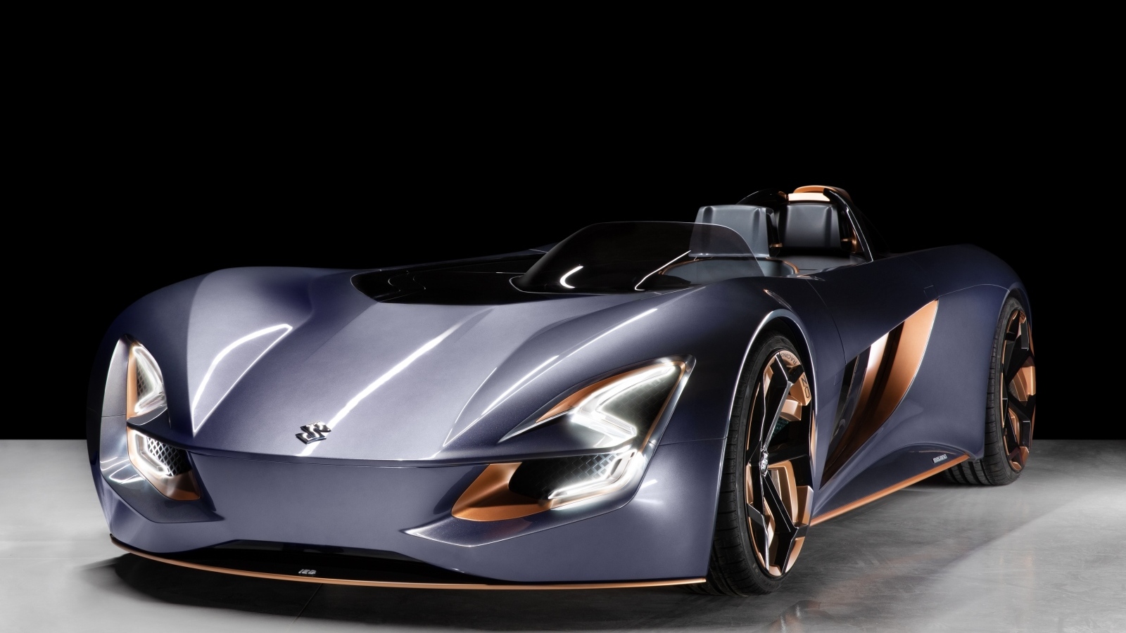 Автомобиль Suzuki Misano  на черном фоне