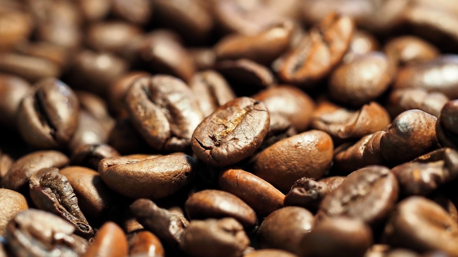 Ароматные жареные кофейные зерна
