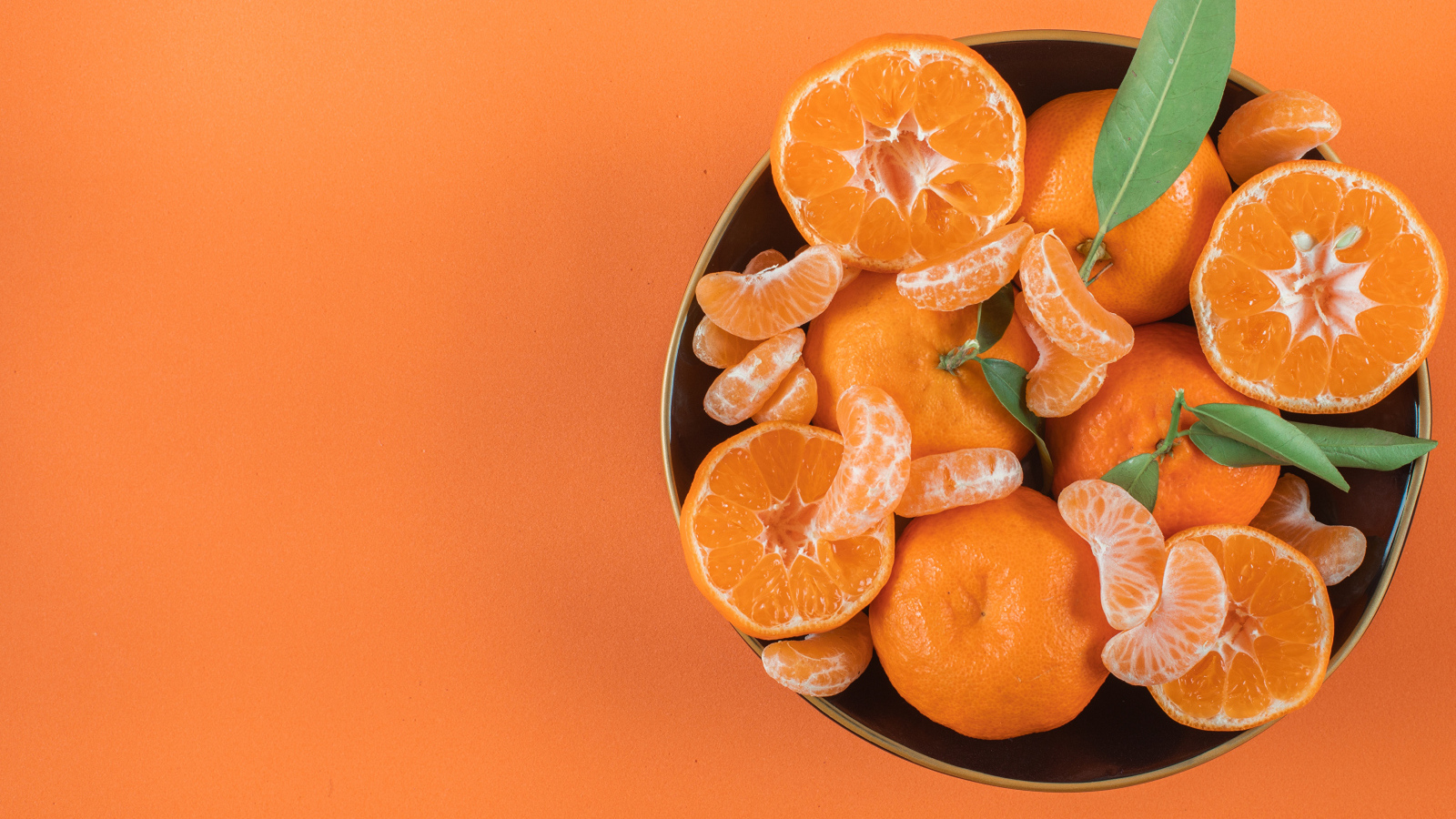 Ароматные мандарины в миске
