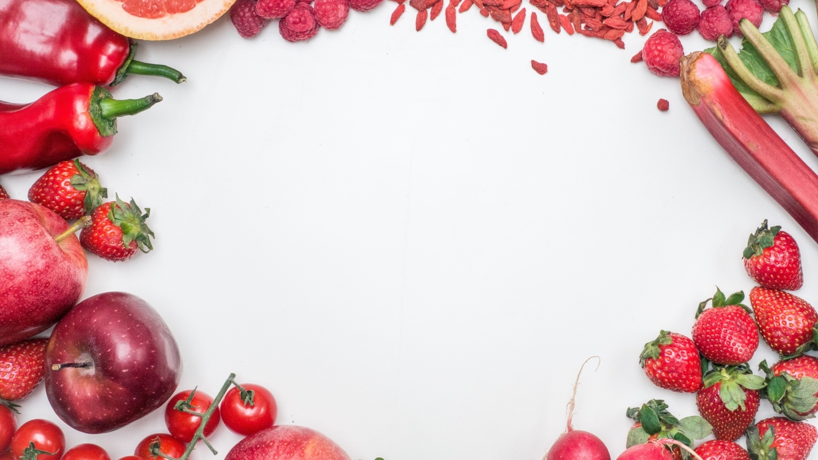 Белый фон с рамкой из фруктов и овощей