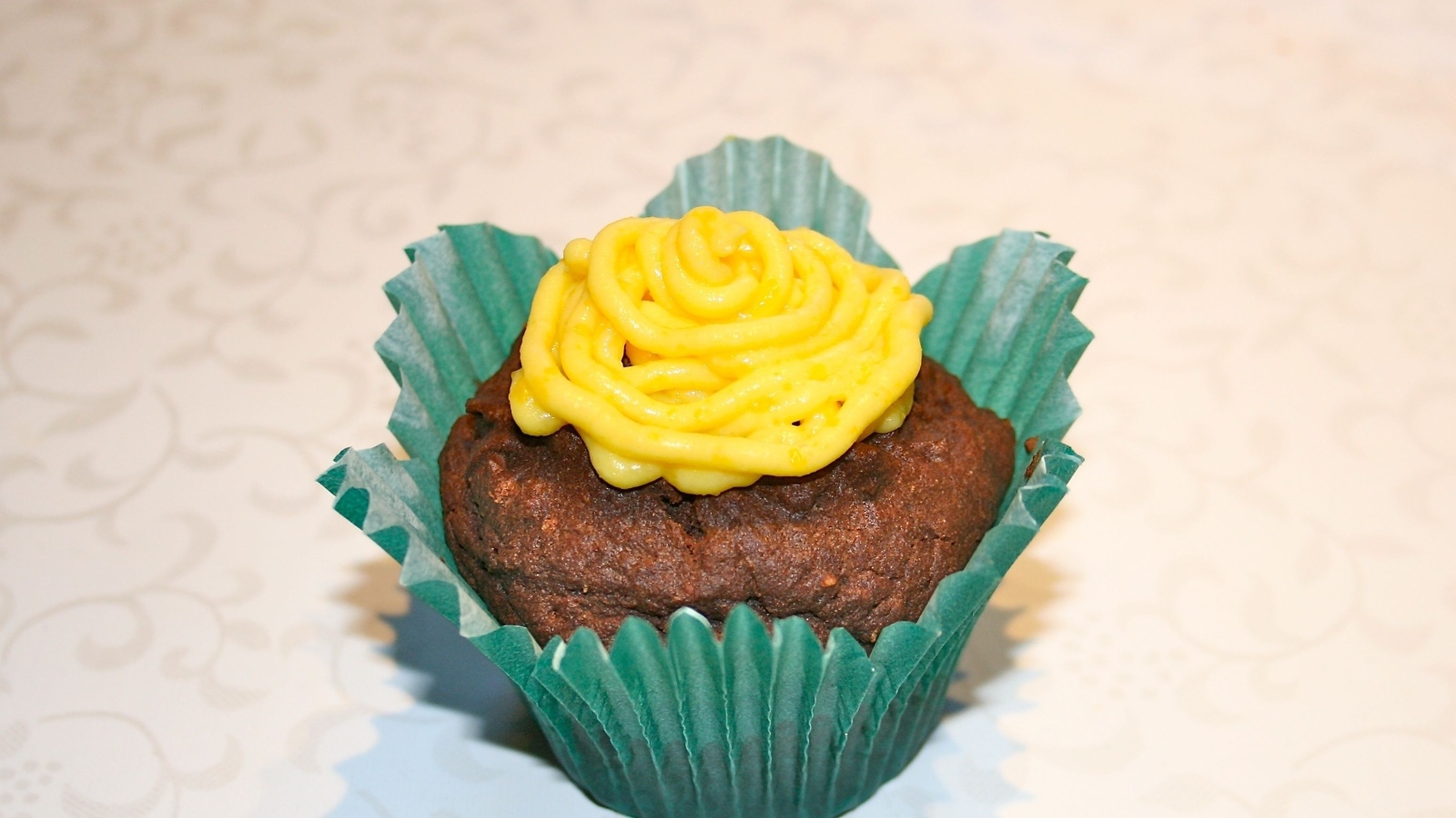 Аппетитный маффин с лимонным кремом