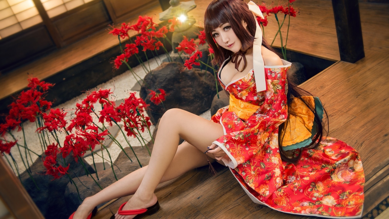 Девушка азиатка в красивом платье