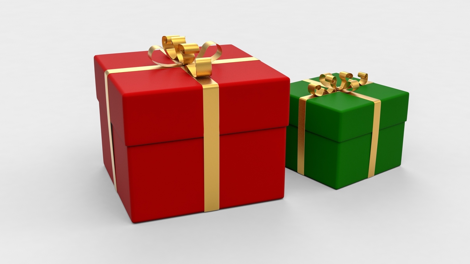 Красная и зеленая подарочная коробка на белом фоне