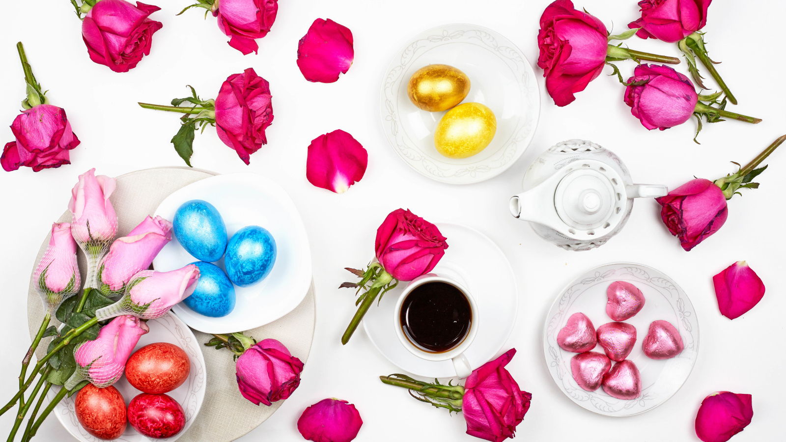 Розы и яйца на святой праздник Пасха