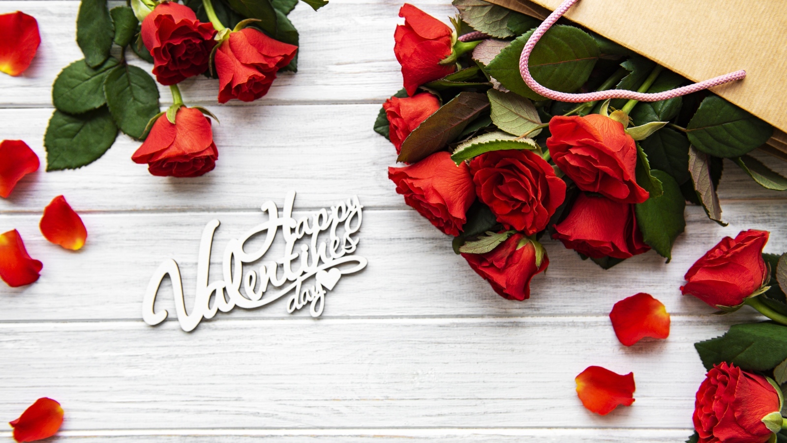 Много красных роз для любимой на 14 февраля