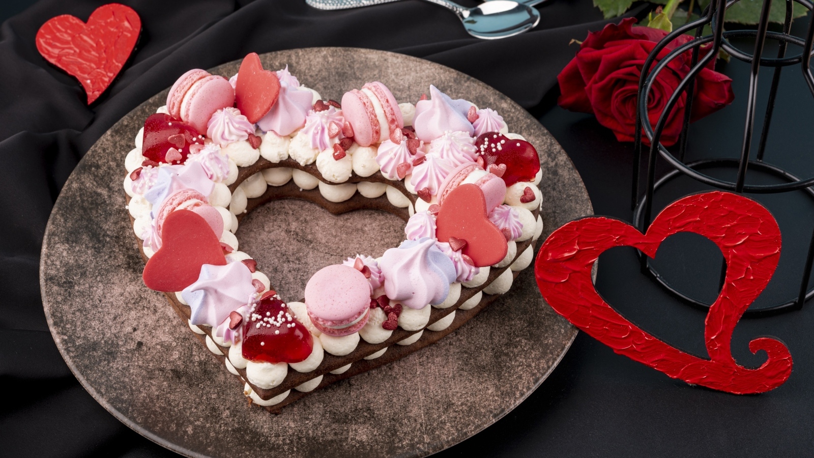 Торт в форме сердца для любимой на День Святого Валентина