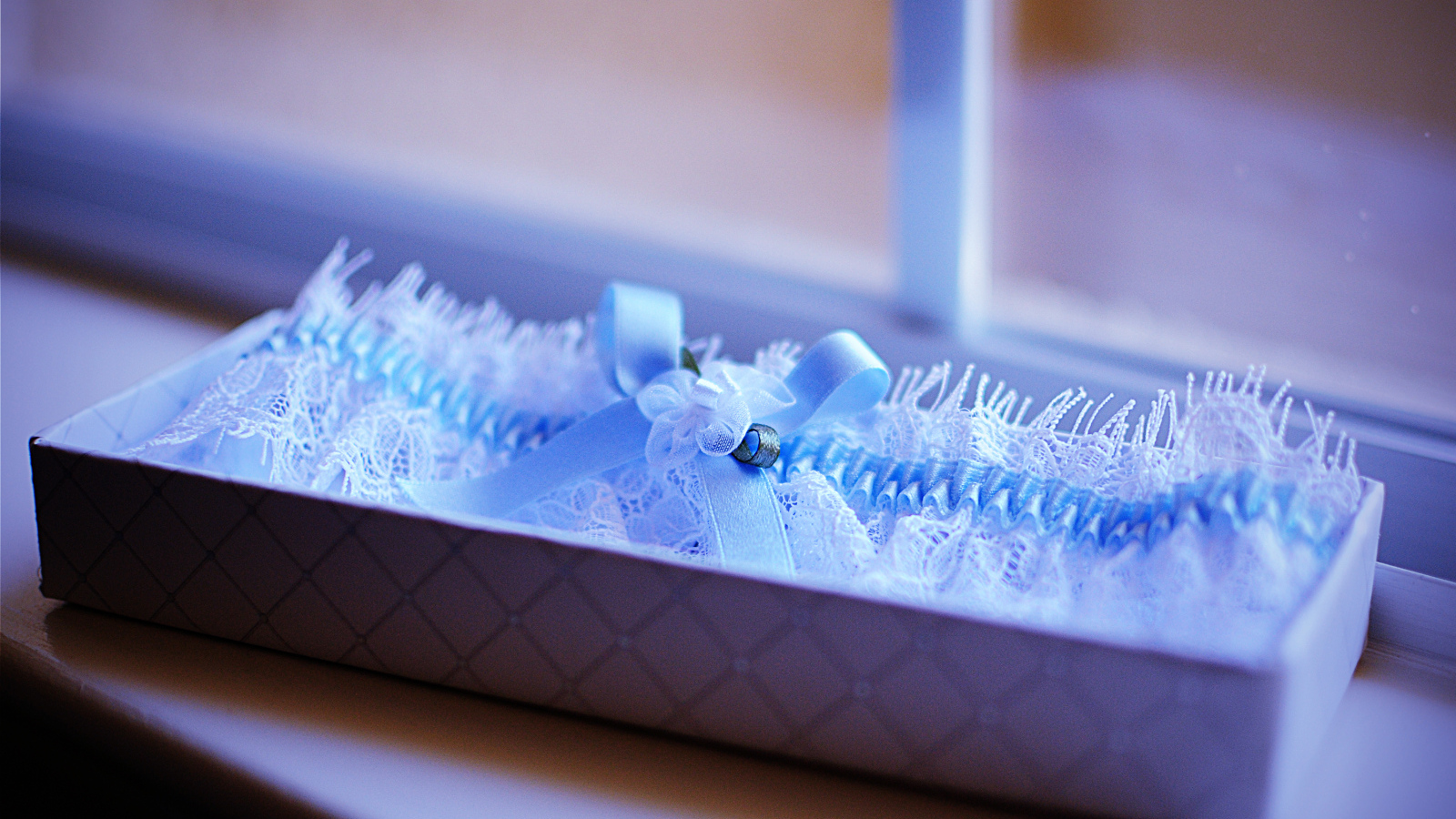 Голубая подвязка невесты