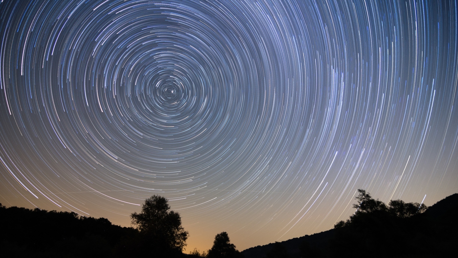 Круги из звезд в ночном небе