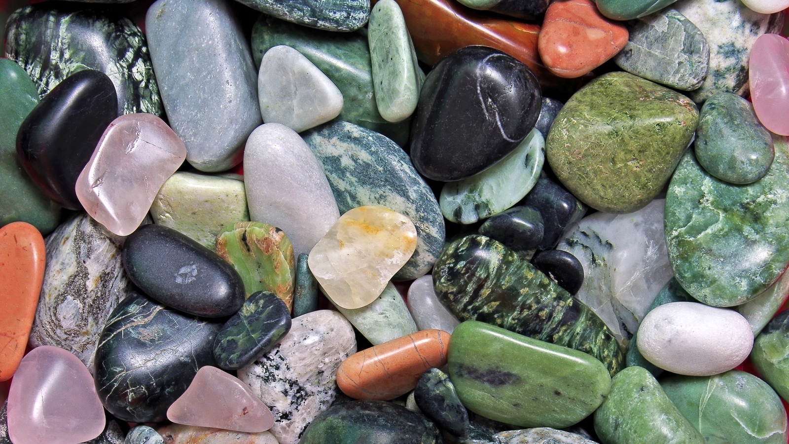 Разноцветные минералы крупным планом