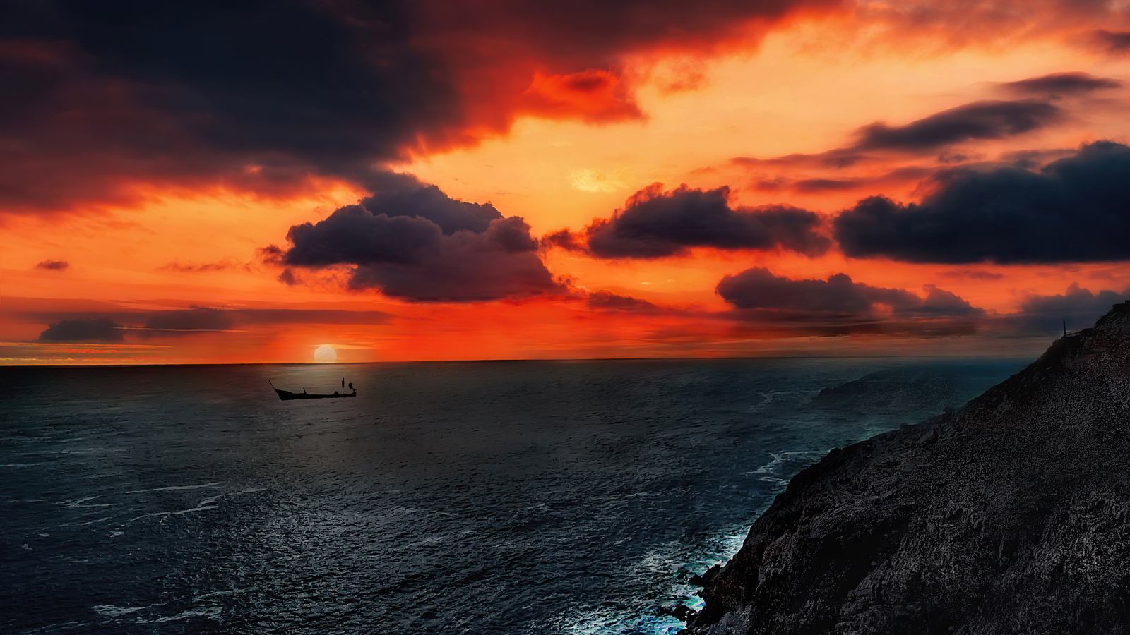 Красный закат солнца окутал спокойное море