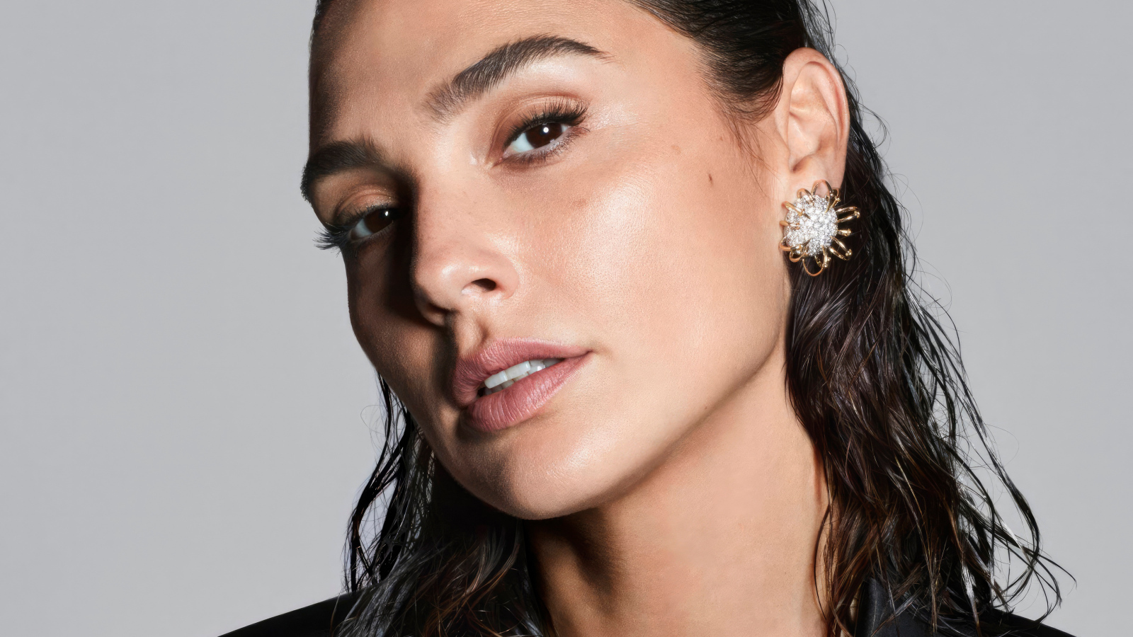 Актриса Галь Гадот лицо крупным планом