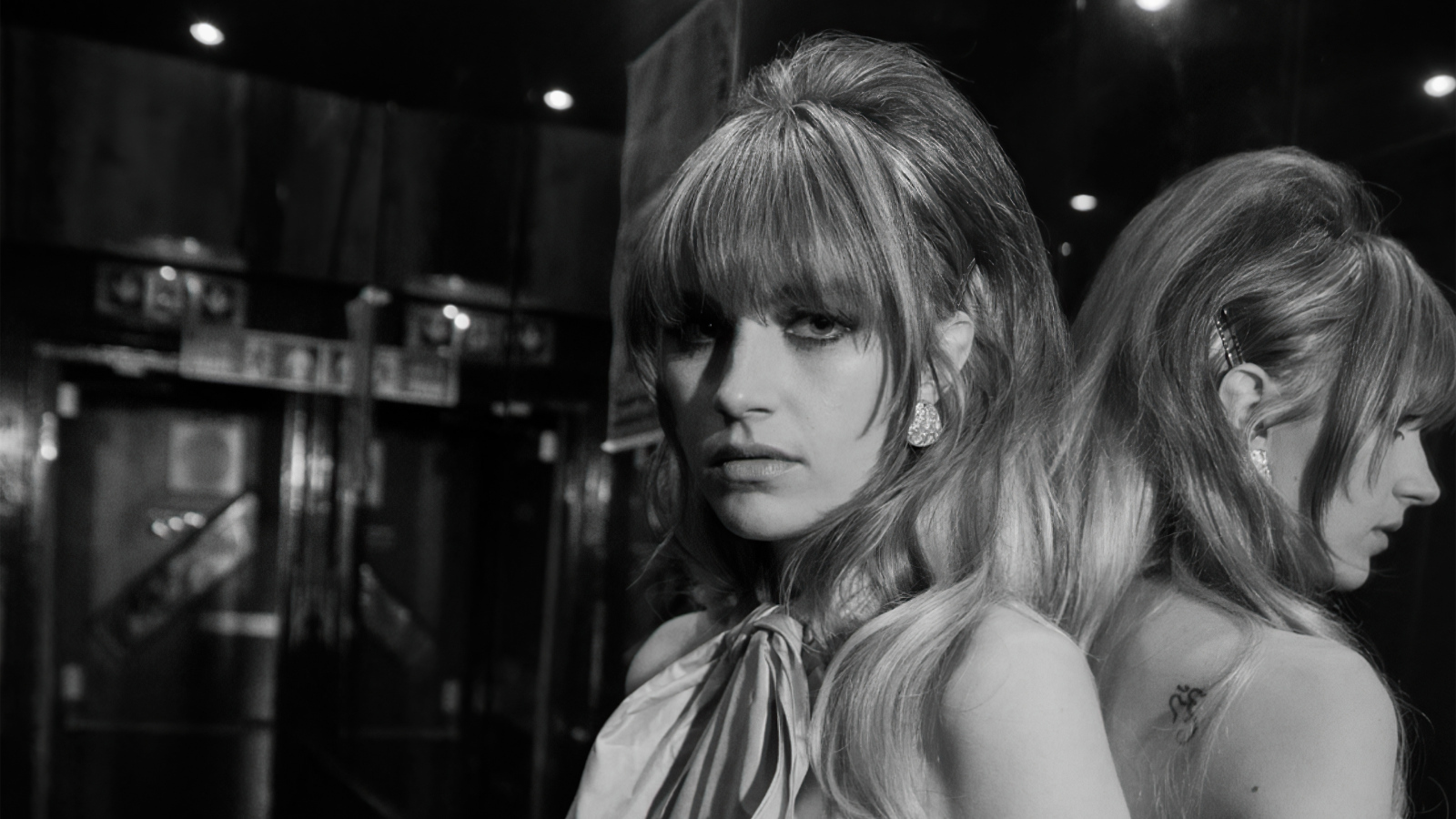 Актриса Нелл Тайгер Фри черно -белое фото