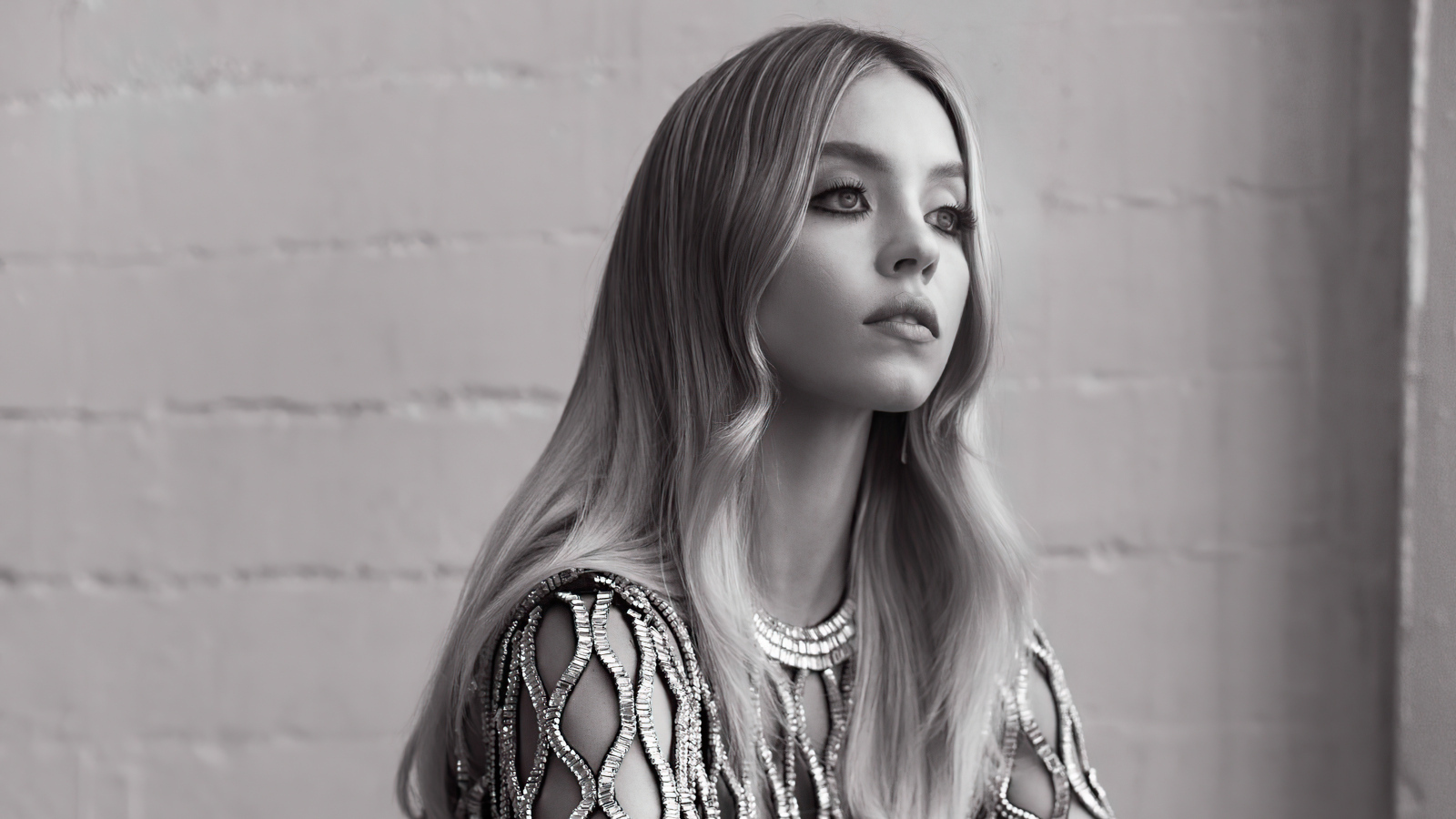 Американская актриса Сидни Суини черное-белое фото