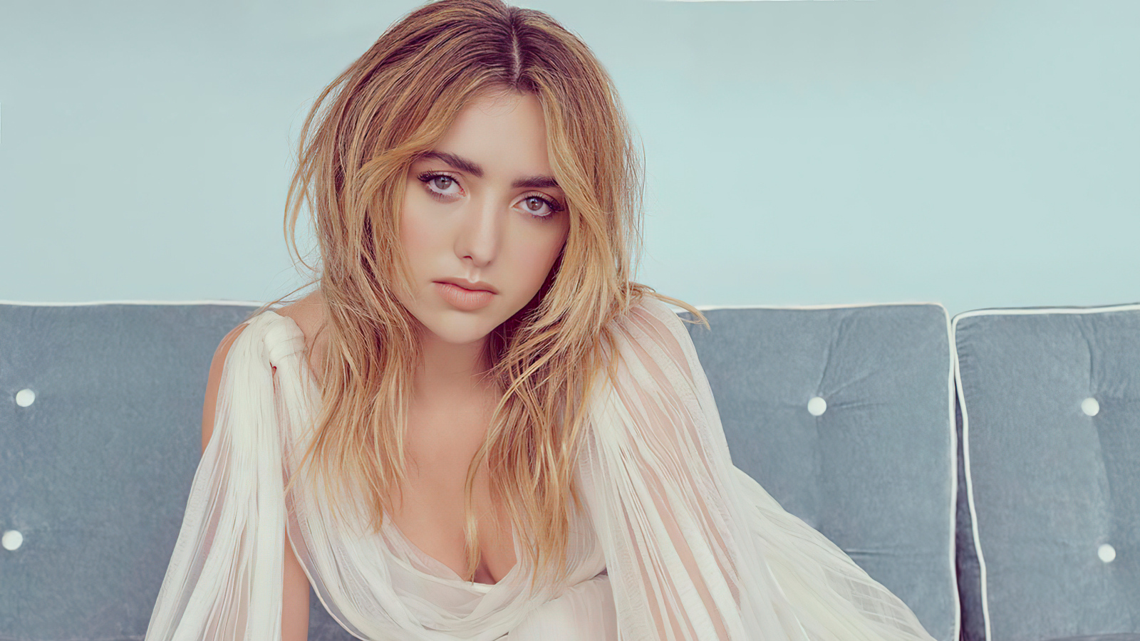 Грустная американская актриса Пейтон Рой Лист