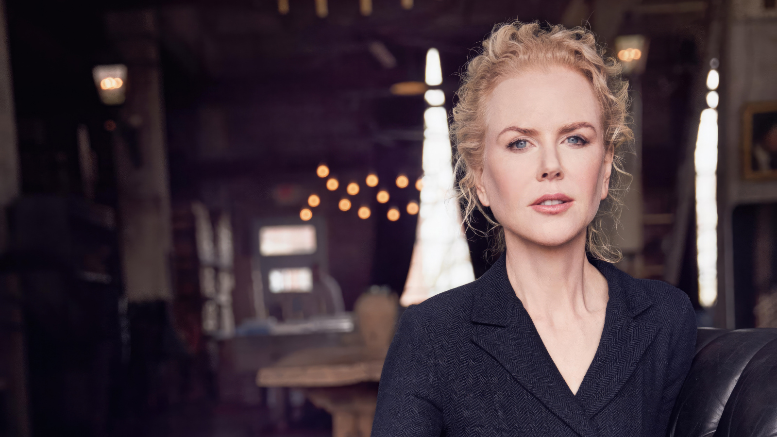 Стильная популярная актриса Николь Кидман в черном