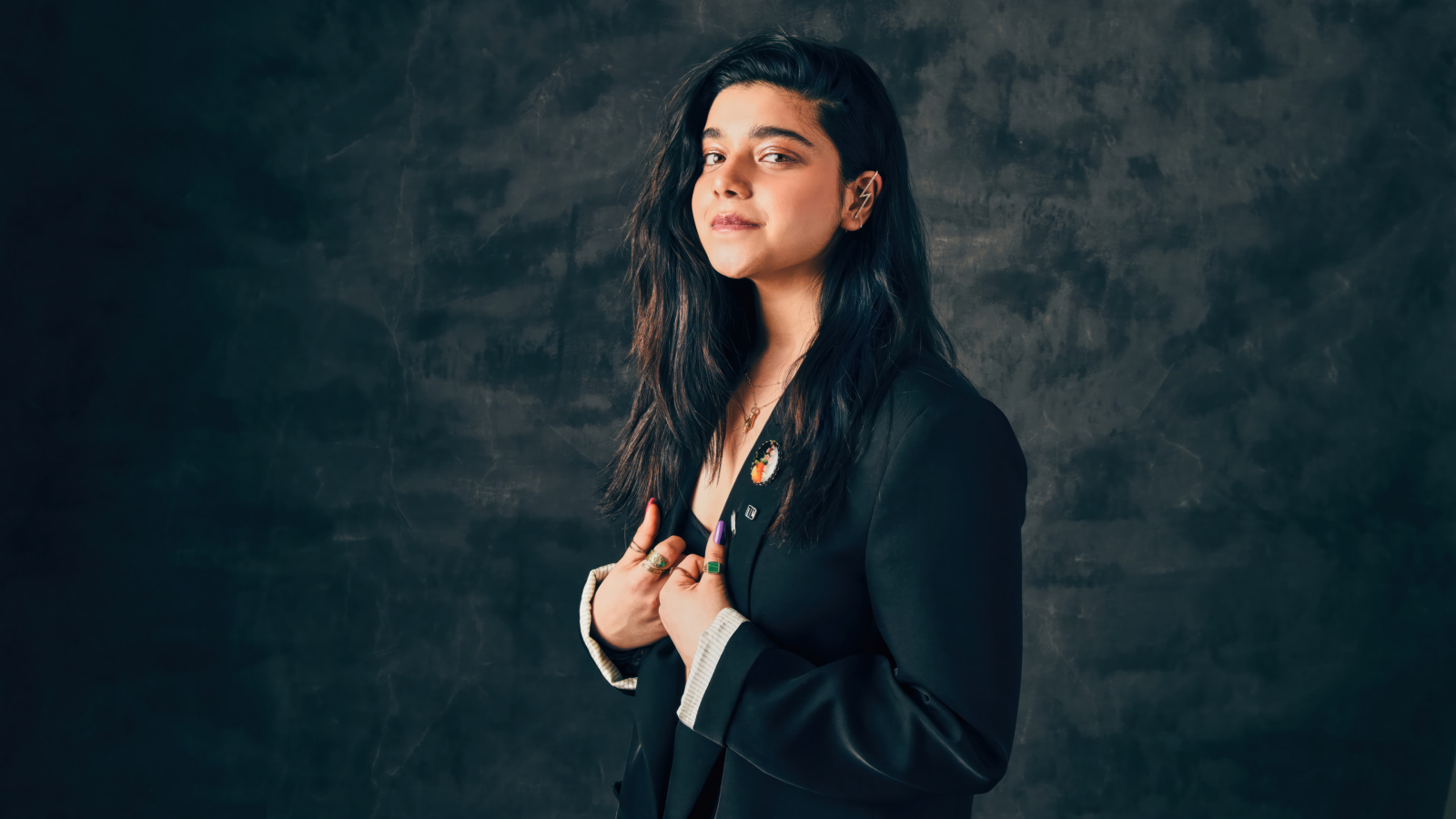 Молодая девушка актриса Иман Веллани