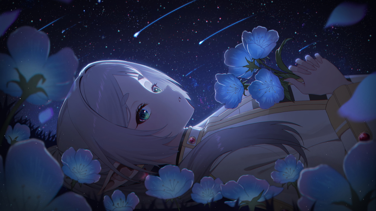 Девушка аниме лежит на земле с голубыми цветами