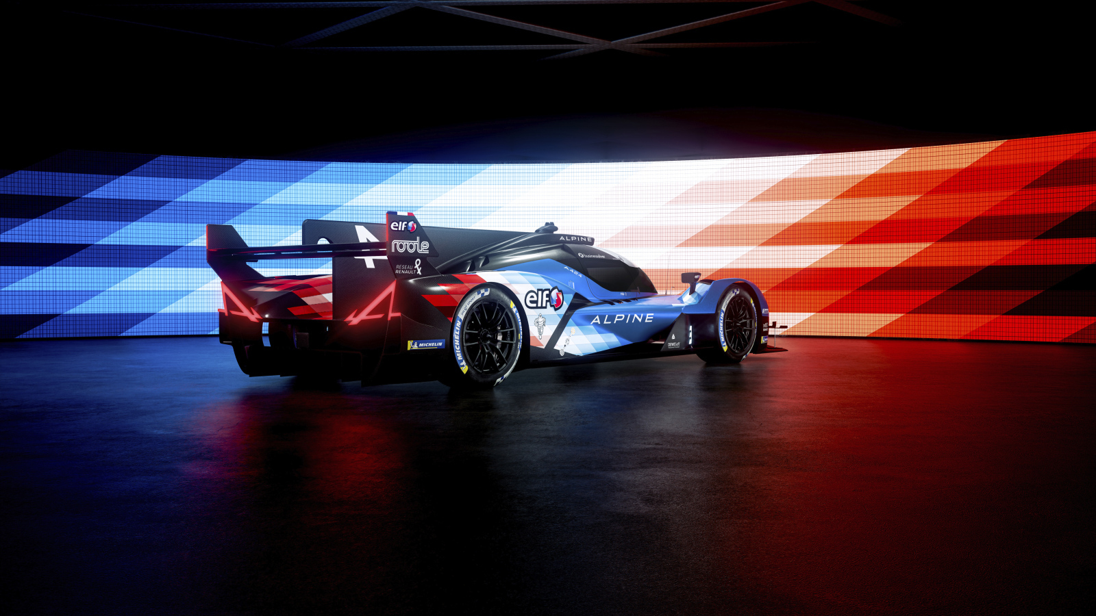 Вид сзади на гоночный автомобиль Alpine A424 2024 года