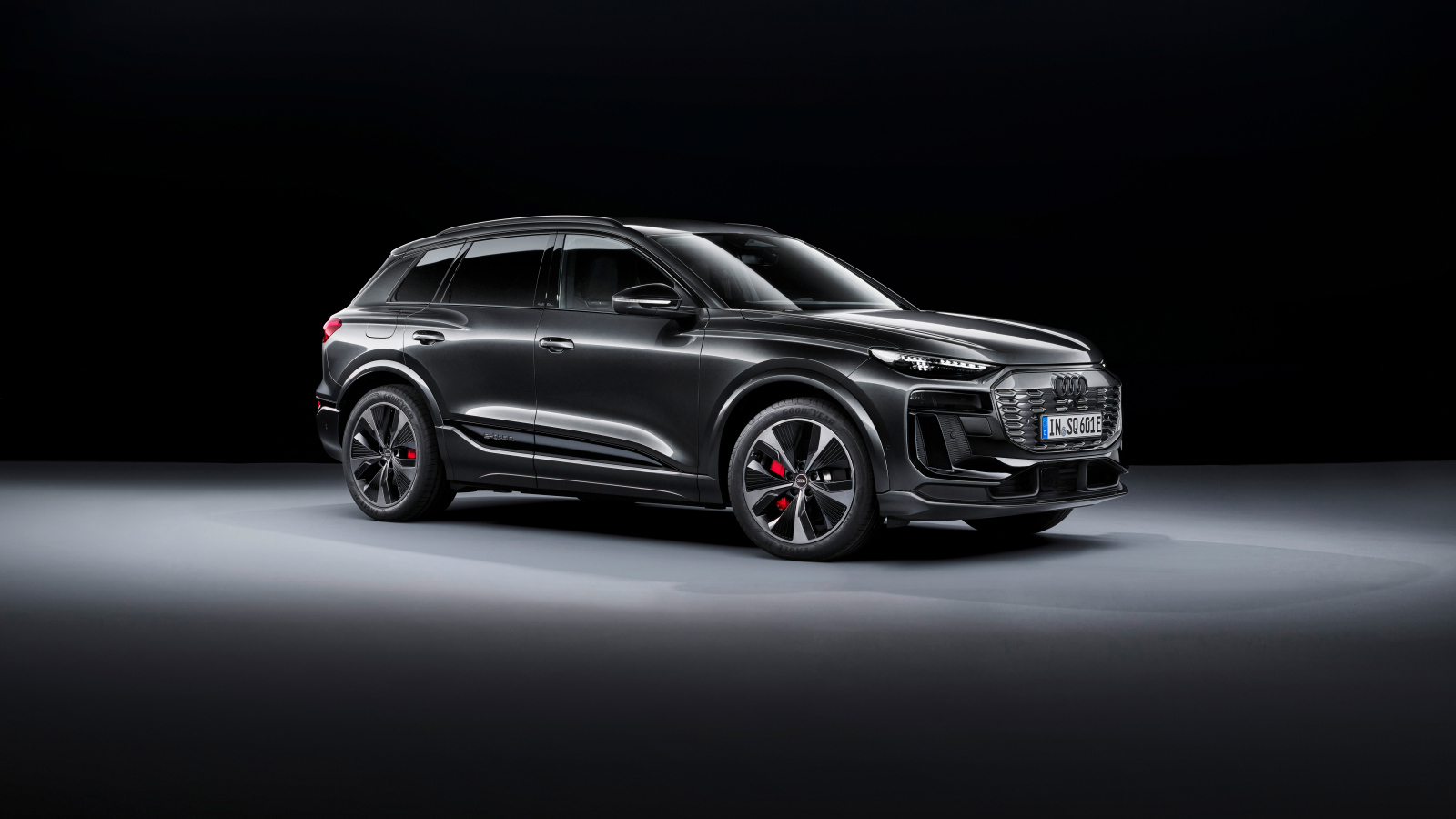 Презентация автомобиля  Audi SQ6 E-Tron 2024  года на черном фоне