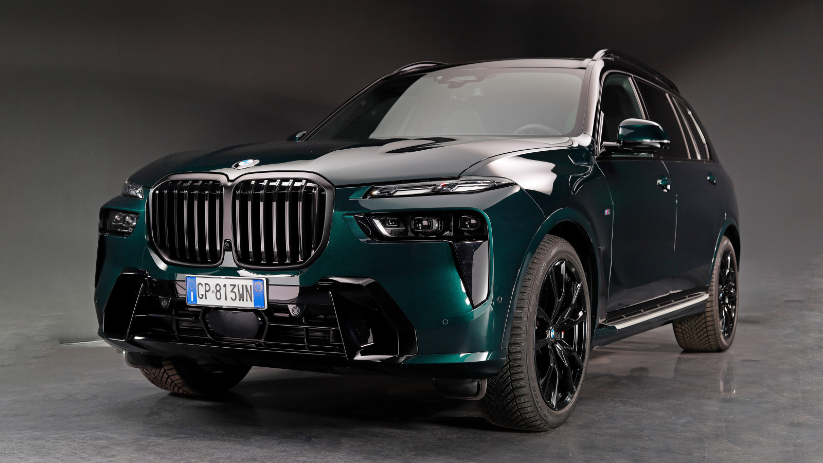 Автомобиль BMW X7 XDrive40d M Sport Poldo Dog Couture 2024 года