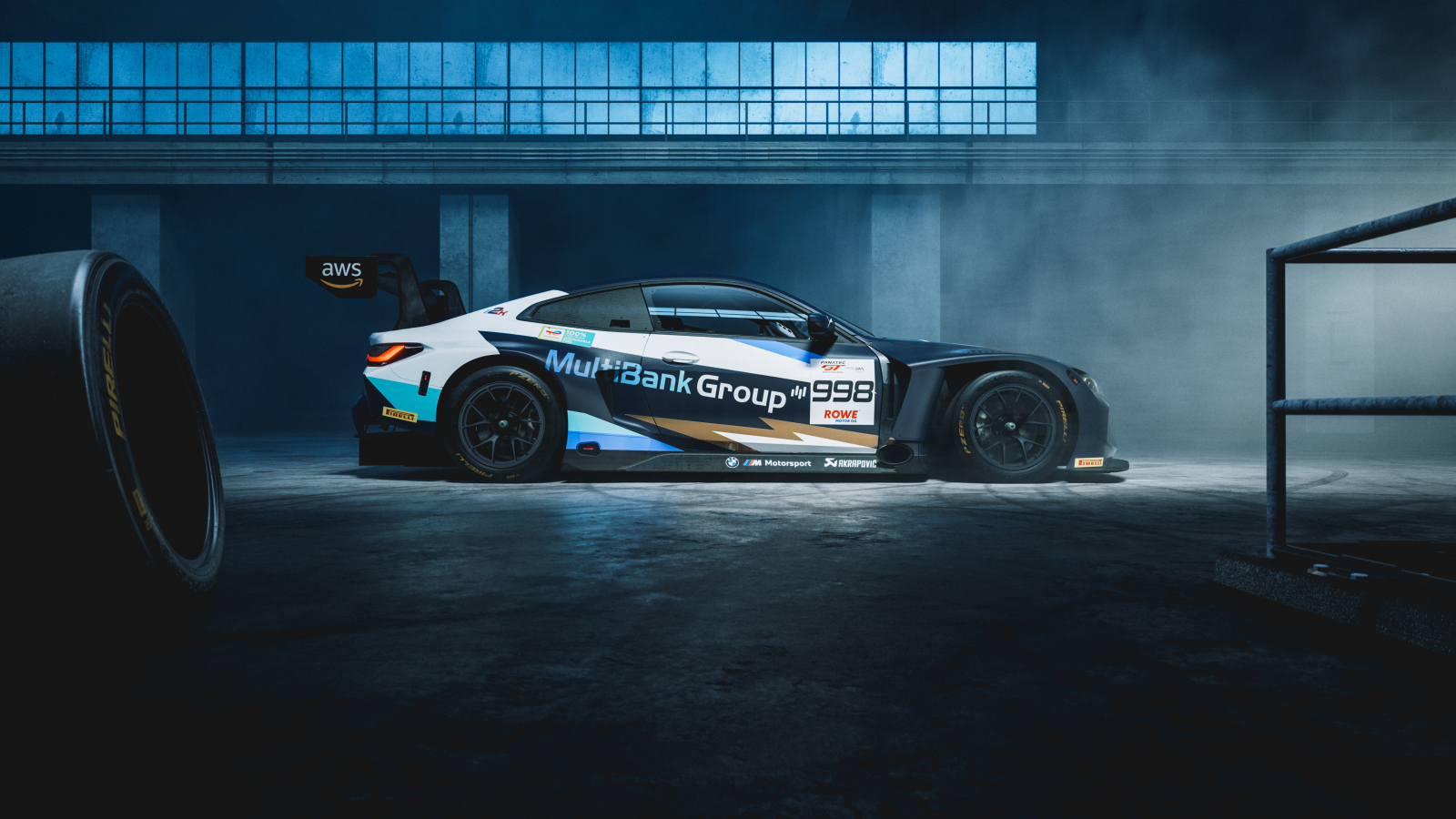 Вид сбоку на автомобиль BMW M4 GT3 Endurance Cup