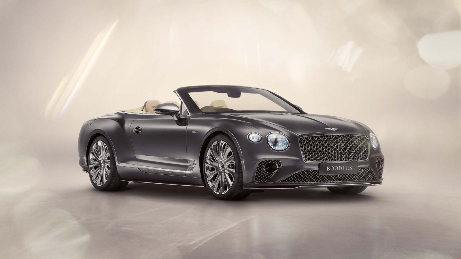 Вид сбоку на автомобиль Bentley Continental GT Convertible Boodles By Mulliner 2024 года
