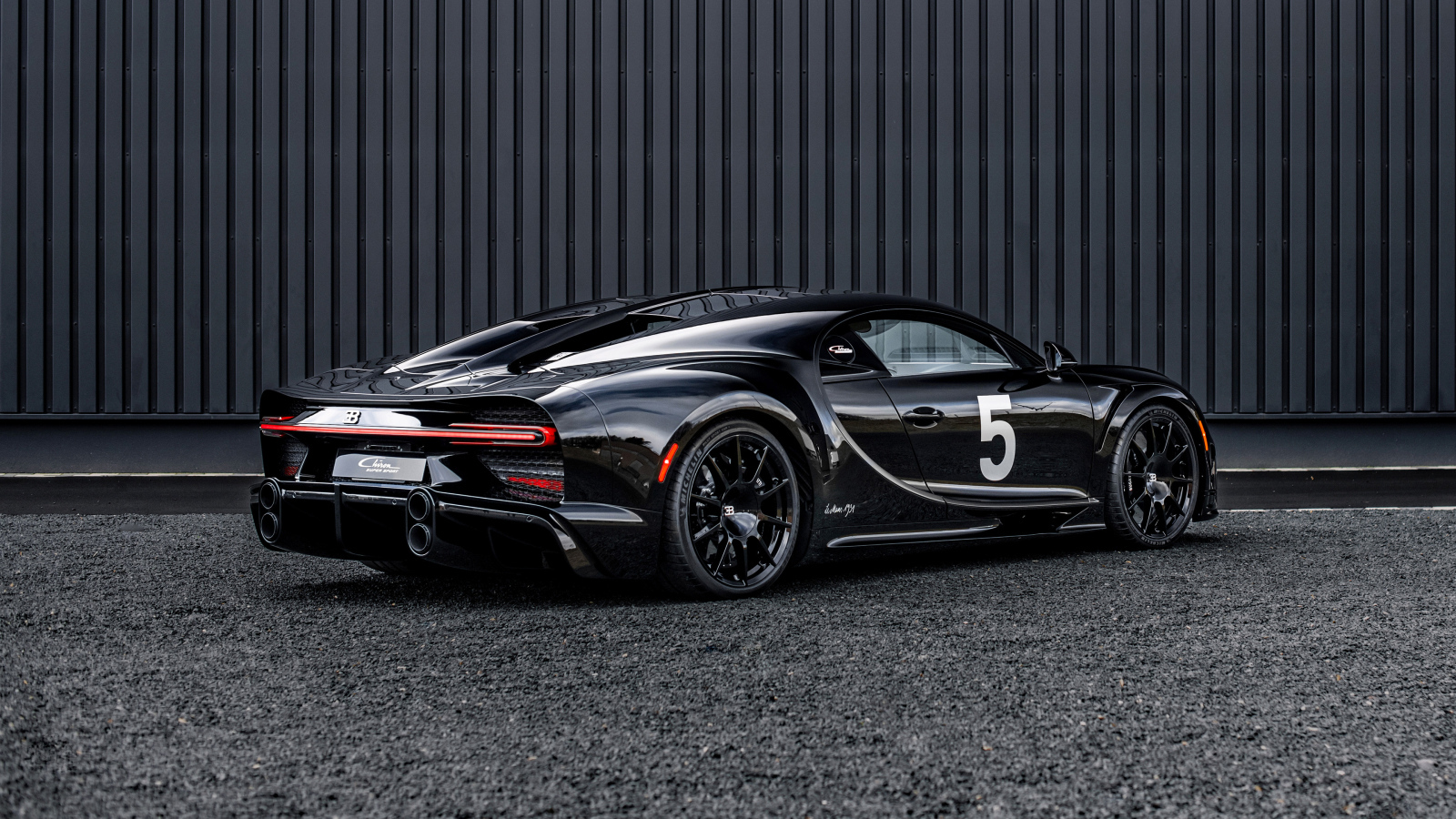 Вид сзади на автомобиль Bugatti Chiron Super Sport Hommage T50S 2024 года