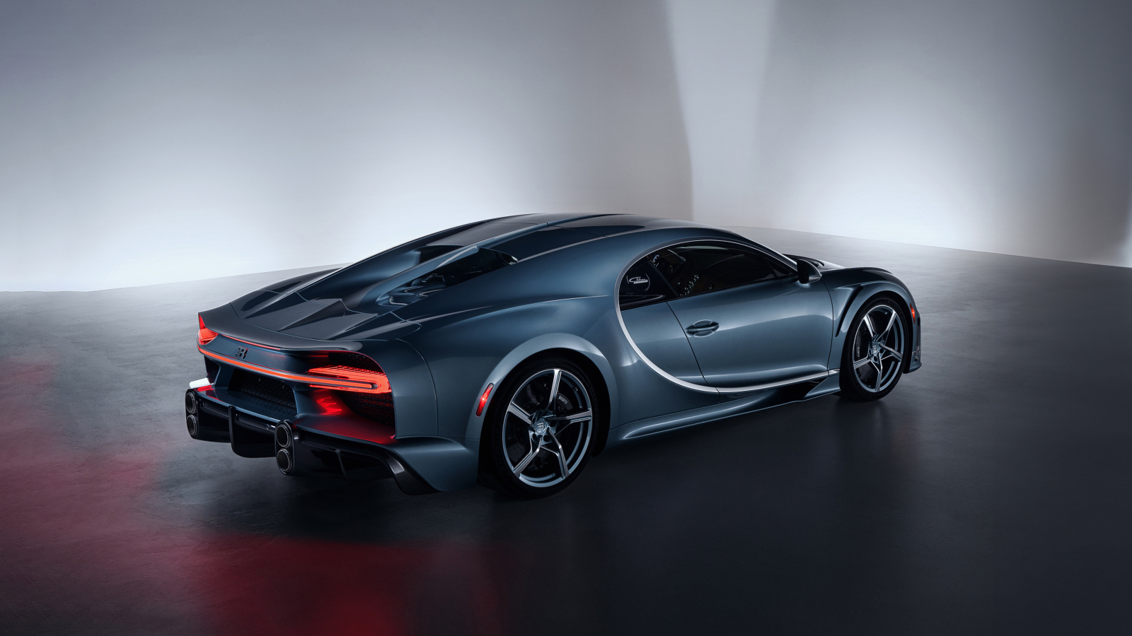 Вид сзади на автомобиль Bugatti Chiron Super Sport 57 One Of One