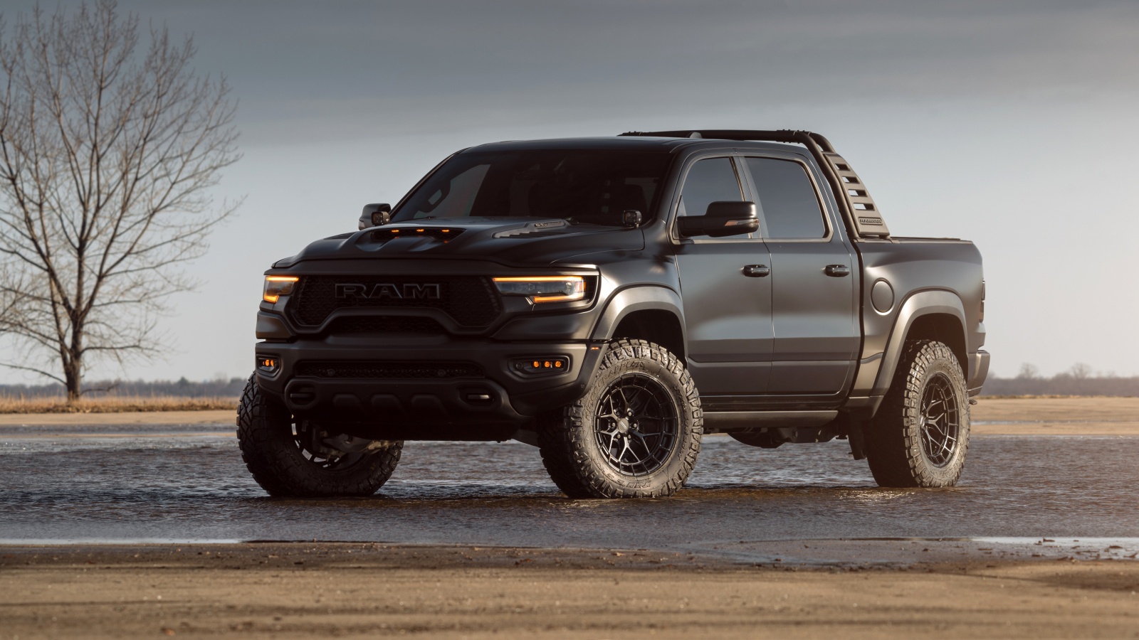 Большой пикап Dodge Ram 1500 TRX