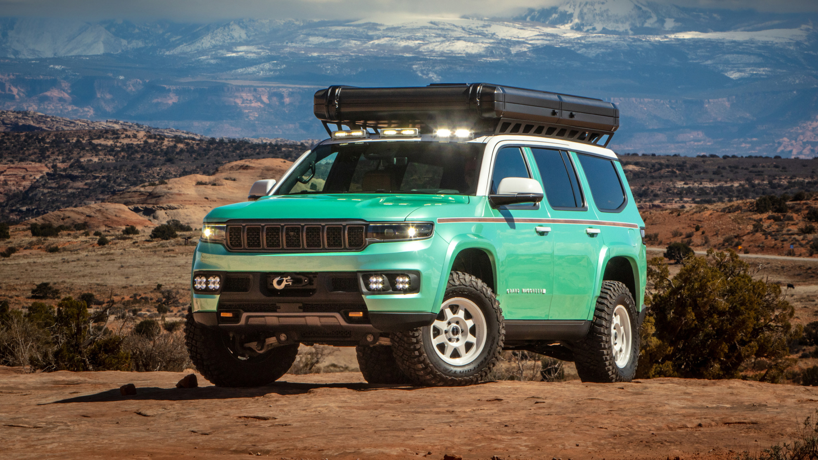 Зеленый внедорожник Jeep Vacationeer Concept 2024 года