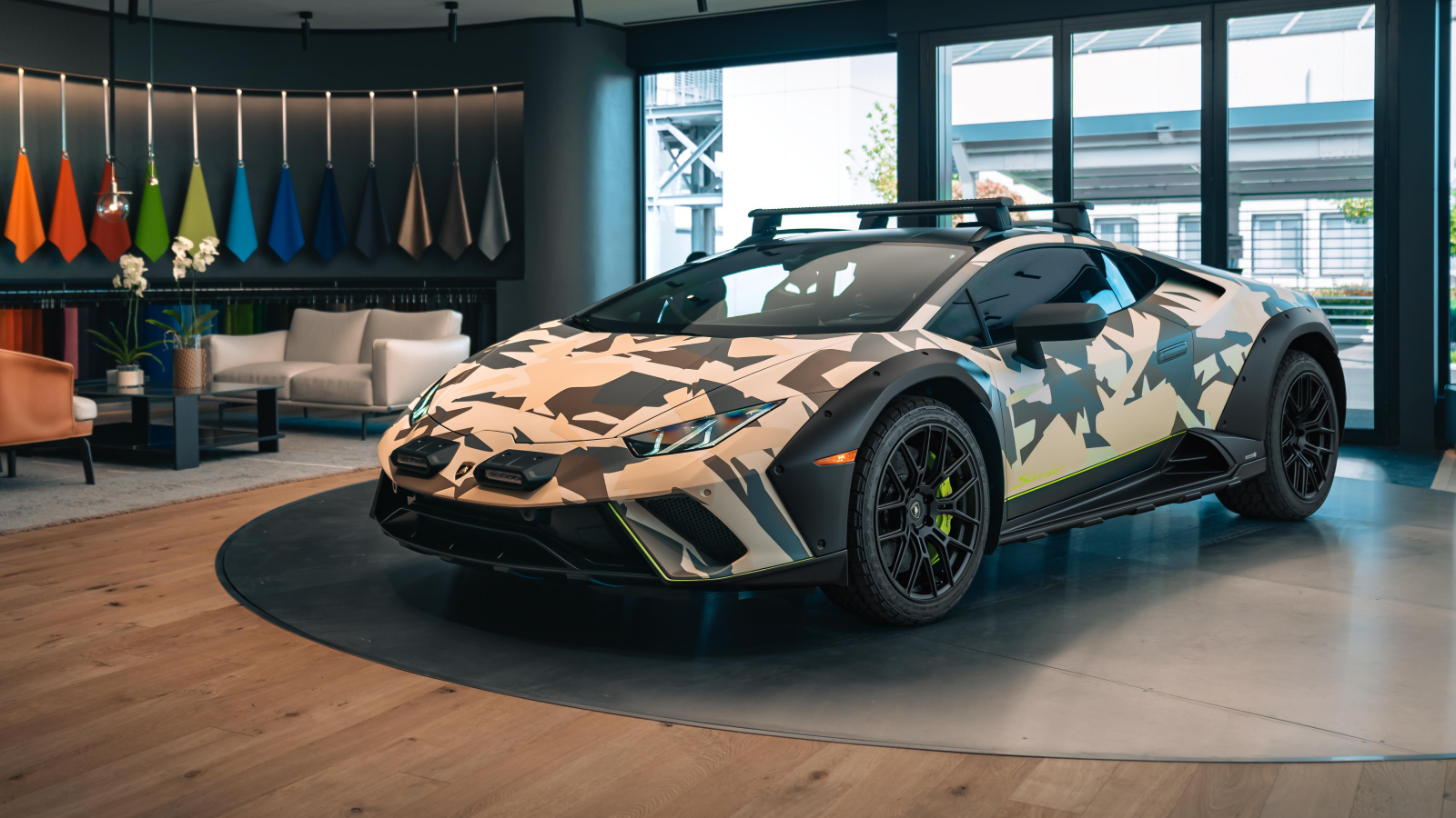 Автомобиль  Lamborghini Huracán Sterrato All-Terrain Ad Personam 2024  года в доме
