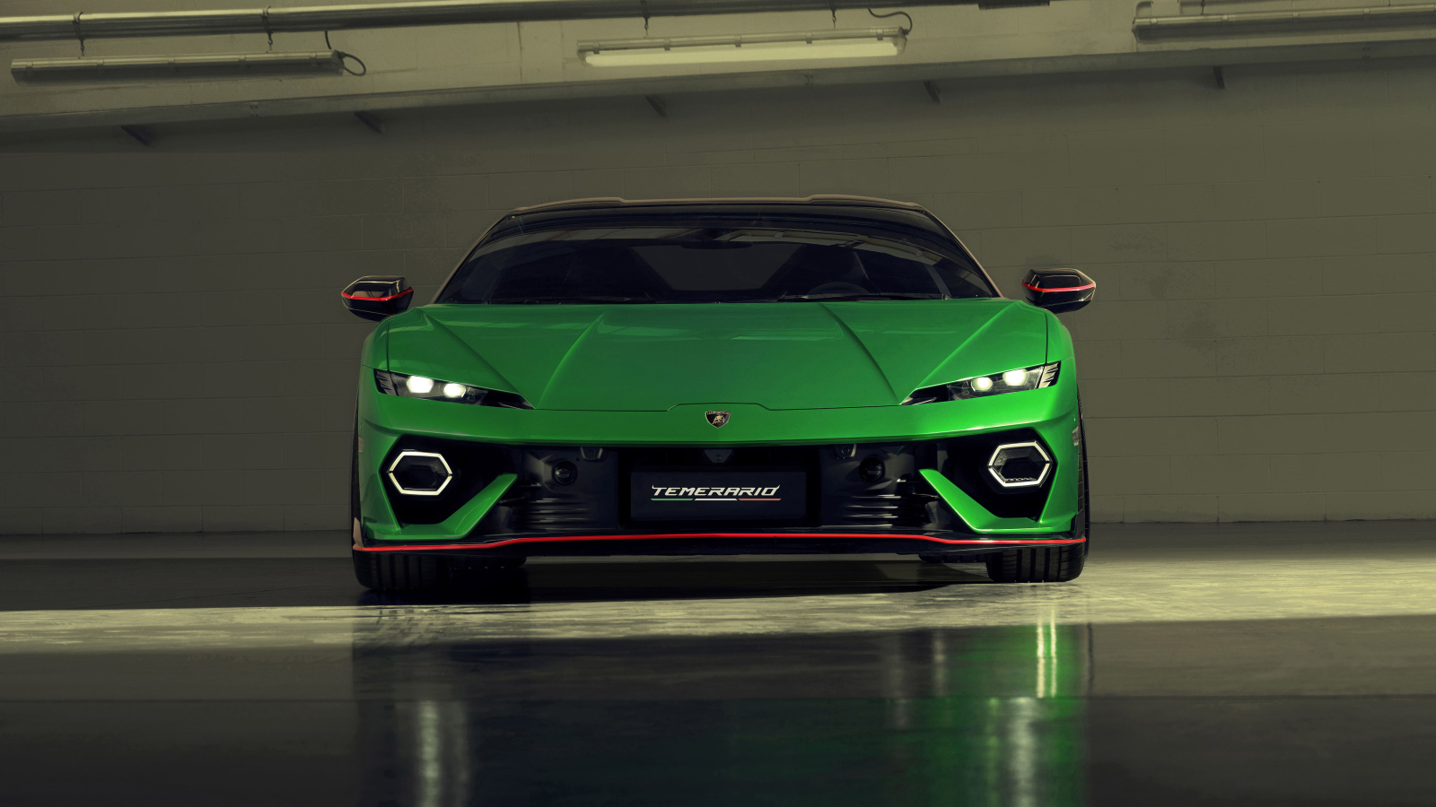 Вид спереди на зеленый спорткар Lamborghini Temerario Alleggerita