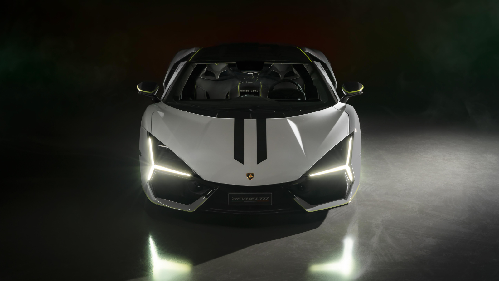 Автомобиль  Lamborghini Revuelto Ad Personam 2024 года вид спереди