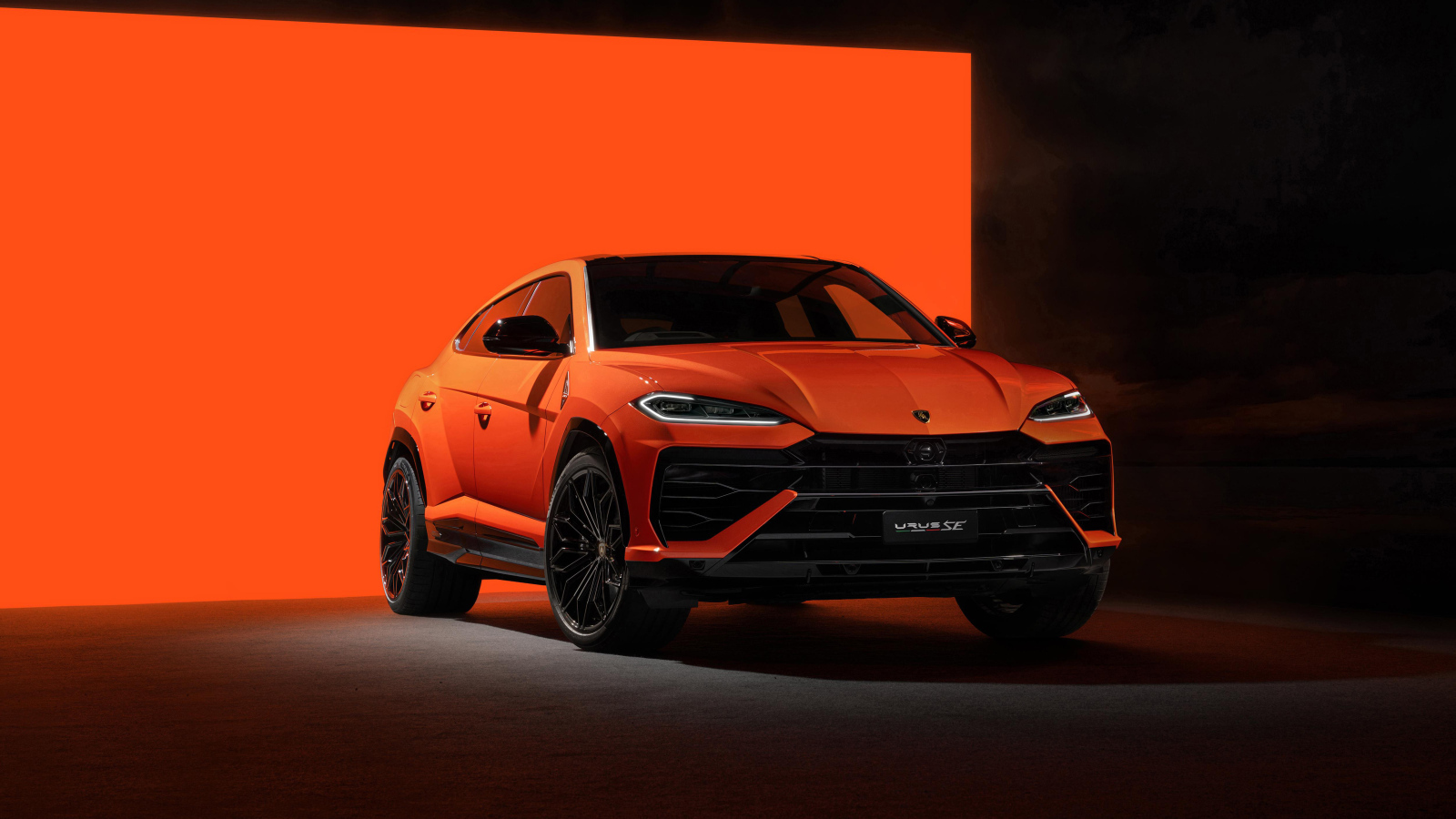 Большой внедорожник Lamborghini Urus SE Plug-In Hybrid