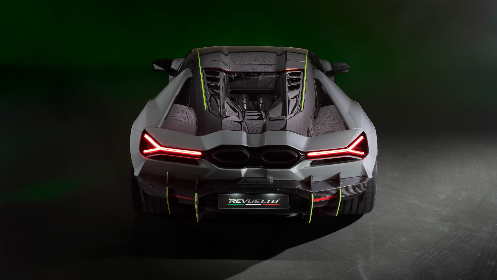Вид сзади на автомобиль Lamborghini Revuelto At Lamborghini Arena 2024